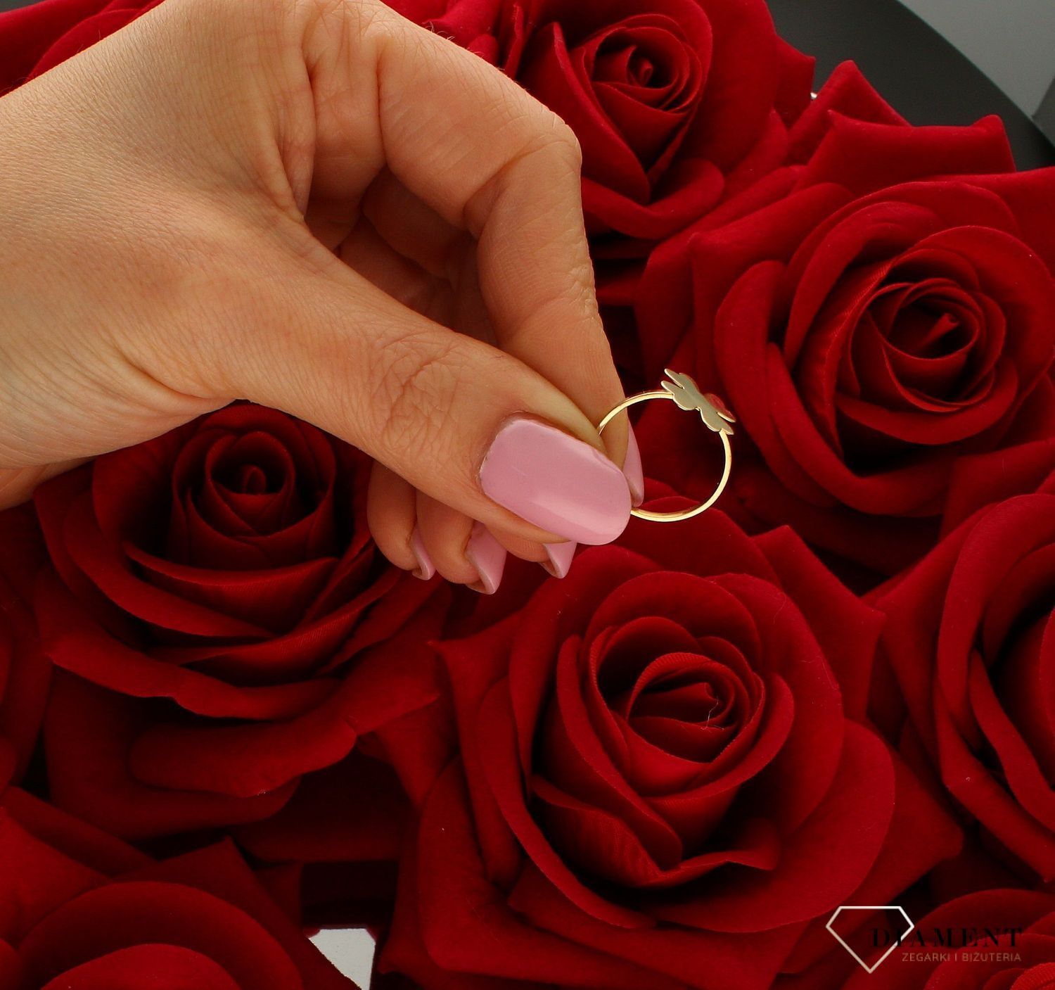 Złoty pierścionek damski 333 “Koniczynka na szczęście” PI 2837.  Biżuteria z symbolem szczęścia doskonale sprawdzi się jako prez (4).jpg